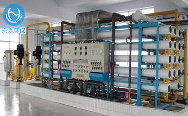 電去離子(Electrodeionization 簡稱EDI)是將電滲析膜分離技術與離子交換技術有機地結(jié)合起來的一種新的制備超純水(高純水)的技術，它利用電滲析過程中的極化現(xiàn)象對填充在淡水室中的離子交換樹脂進行電化學再生。